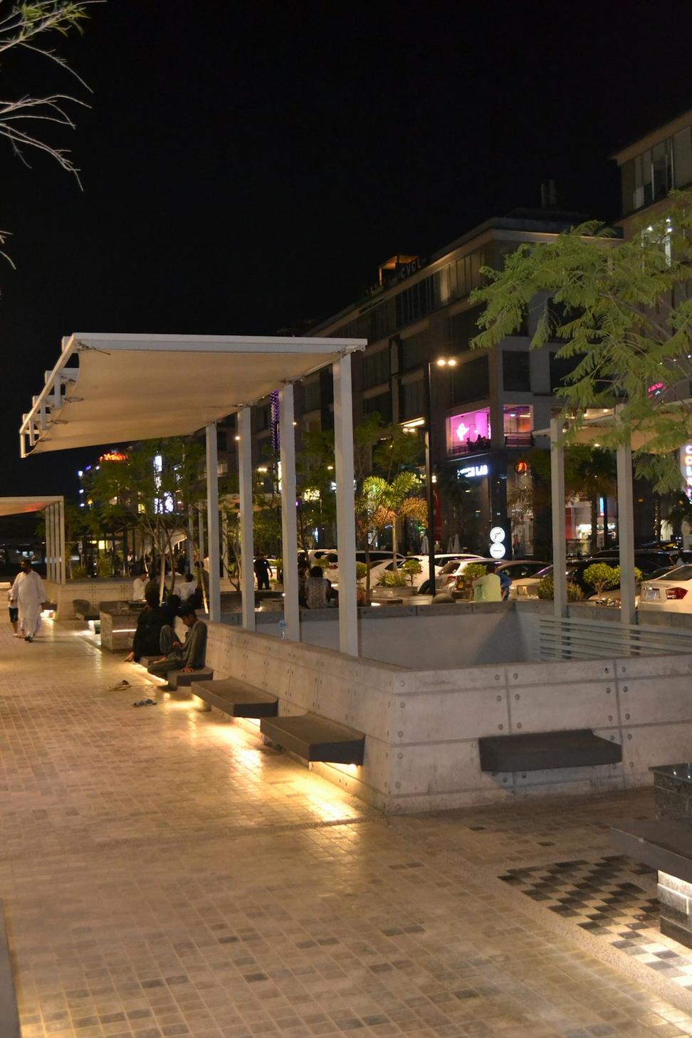 Riverside Community Plaza